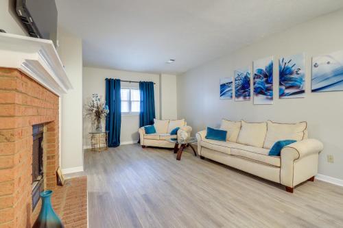 Artistic Escape in Fayetteville! Cozy Couples Apt in Fayetteville (GA)