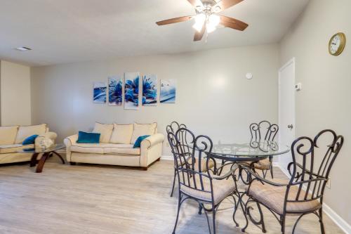 Artistic Escape in Fayetteville! Cozy Couples Apt in Fayetteville (GA)