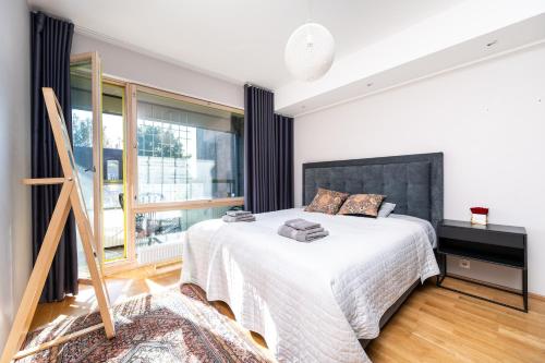 2-bedroom apartment with Parking and Balcony next to Old Town - image 5