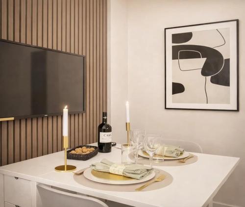 Eiffel Tower - Deluxe apartment with elevator access - image 2