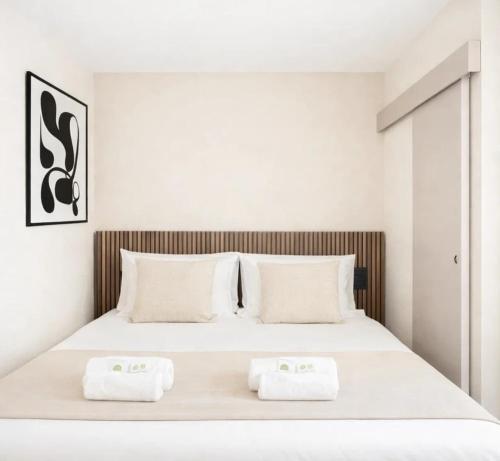 Eiffel Tower - Deluxe apartment with elevator access - main image