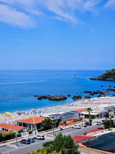 1531 Jackson B&B, Scalea
