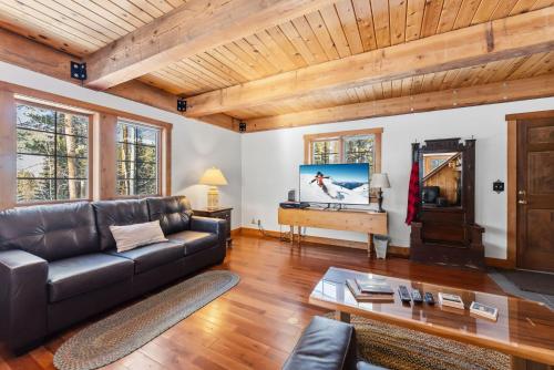 Regal Chalet Blue River Cabin Close to Breck in Blue River