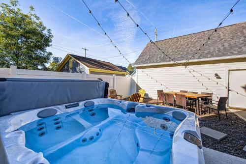 Stylish Getaway with Hot Tub-Near Downtown Indy-Family Friendly near Indiana Farmers Coliseum