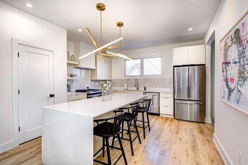 Stylish Getaway with Hot Tub-Near Downtown Indy-Family Friendly near Indiana Farmers Coliseum