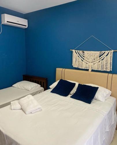 1 double bed, 2 twin beds