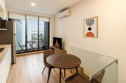 Two-level apartment with a view in Chapultepec