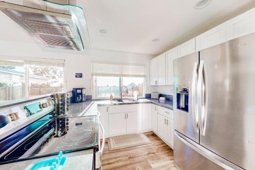 Dog-Friendly Home: Saltwater Pool, Fire Pit, Games in Del Cerro
