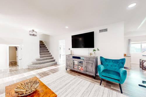 Dog-Friendly Home: Saltwater Pool, Fire Pit, Games in Del Cerro
