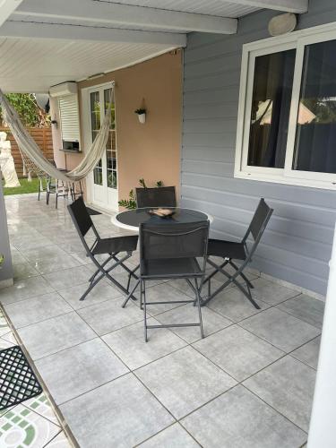 Cozy bungalow in ซานต์ โรเซ