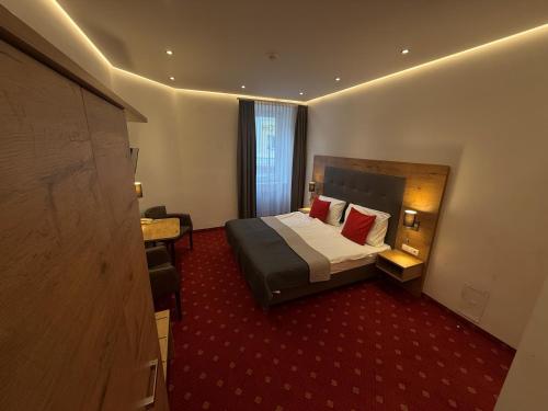 1 queen bed