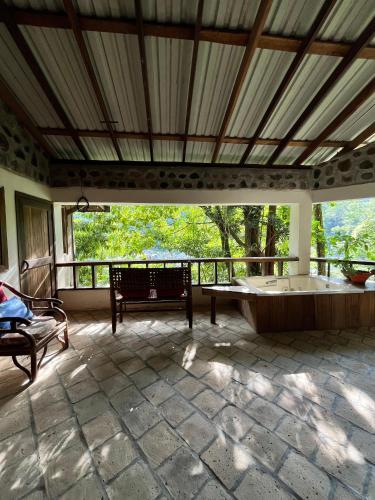 Jungle River Lodge in ラセイバ