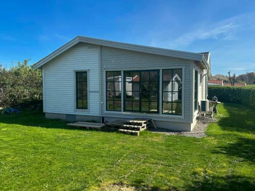 Exterior view, Cottage With Glass Porch By Apelviken Beach in Apelviken