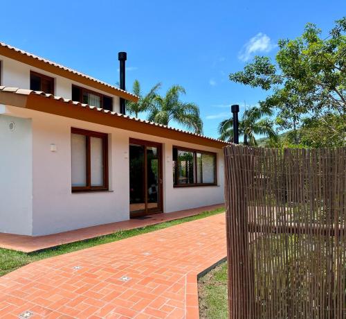 House - Gated Community - 3 en-suites - Pool - Air Conditioning in Ponta das Canas