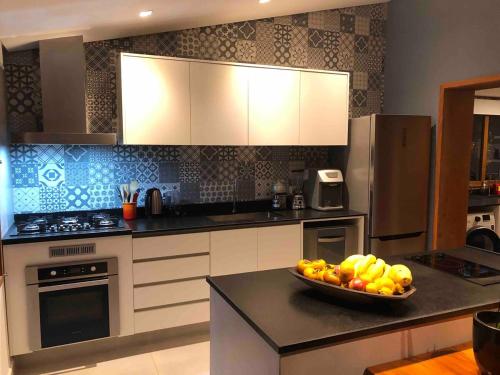 House - Gated Community - 3 en-suites - Pool - Air Conditioning in Ponta das Canas