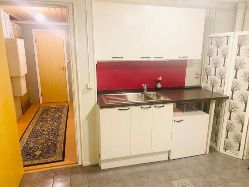Beautiful & cozy 3-room apartment in private house in Fenstad