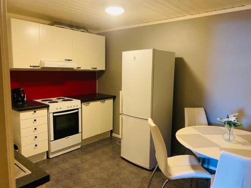 Beautiful & cozy 3-room apartment in private house in Fenstad