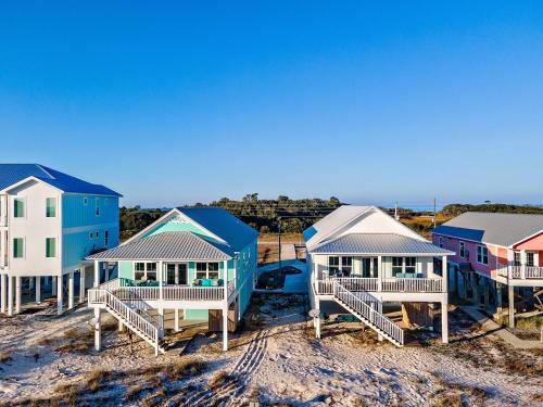 Ellie Fish 1 & 2 - 2 4 BR Homes - Sleeps 24 - Prickett Properties – khách sạn tại Fort Morgan