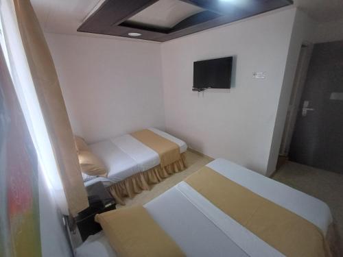 2 twin beds