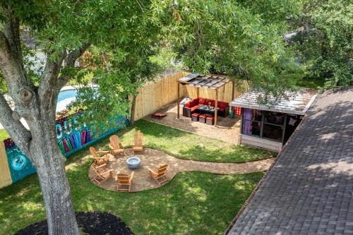 NASA Getaway, Fire Pit, Games & Family in Clear Lake