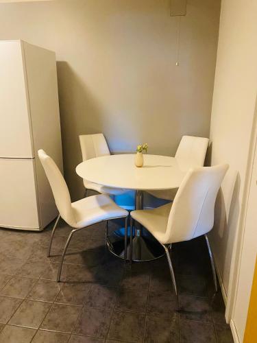 Beautiful & cozy 3-room apartment in private house in Fenstad