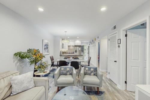 Walk to Sea! Hilton Head Haven with Pool Access in Hilton Head Island Waterfront