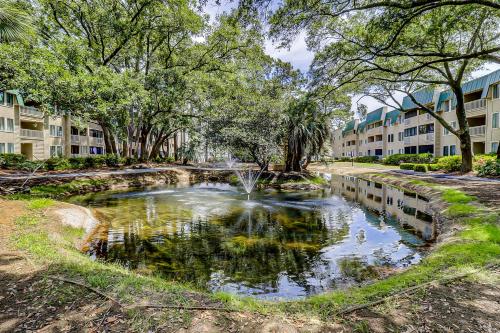 Walk to Sea! Hilton Head Haven with Pool Access in Hilton Head Island Waterfront