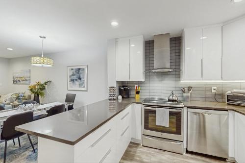 Walk to Sea! Hilton Head Haven with Pool Access in Hilton Head Island Waterfront