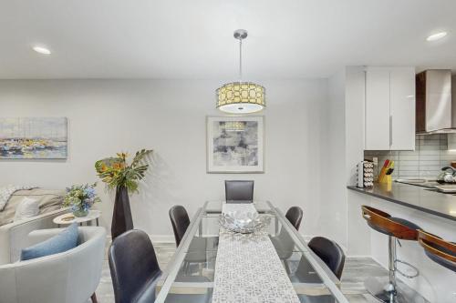 Walk to Sea! Hilton Head Haven with Pool Access in Hilton Head Island Waterfront