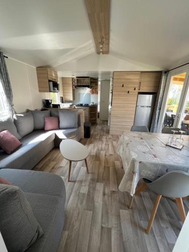 Mobil home Emilie et Yohan in 維龍紹