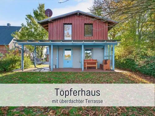 Ferienhaus Töpferhaus - strandnah, haustierfreundlich, Kaminofen, Garten, Platz für 3 Erwachsene, 2 Kinder in Steinberg, Deutschland