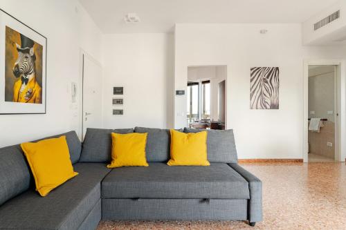 Golden House Venice Yellow - Mirano in Mirano