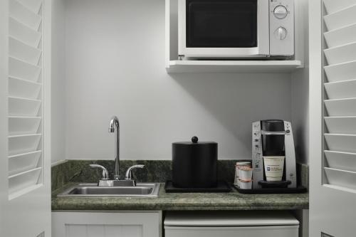 Best Western Premier Hotel Del Mar Room Type - Double Room with Two Double Beds and Garden View - Non-Smoking