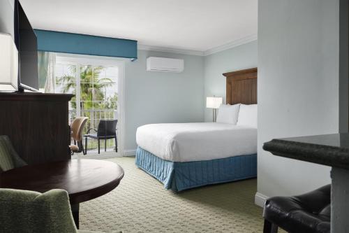 Best Western Premier Hotel Del Mar Room Type - Queen Room with Kitchenette - First Floor