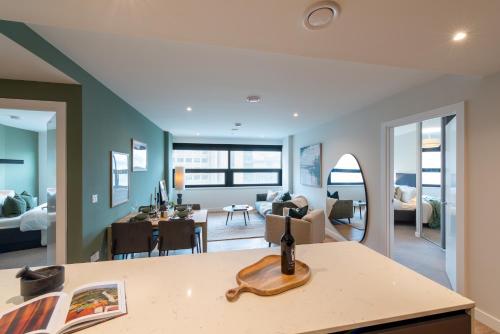 The Octagon by Your Perfect Stay Birmingham - Apart-Hotel Style - 24-Hour Reception & Gym near Jewellery Quarter