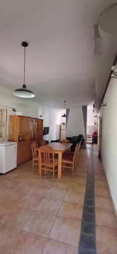 Hermosa casa en Roldan con gran parque y pileta in Roldán