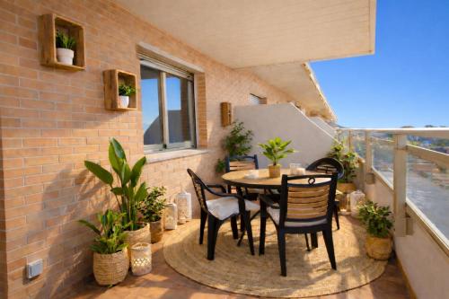 Hill apartment with terrace, parking, pool & paddle court, Torremolinos