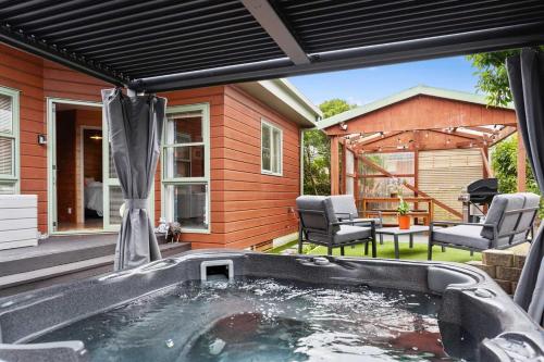 Cedar View - Close to Skyline & Zorb with Spa Pool in 諾剛霍塔哈