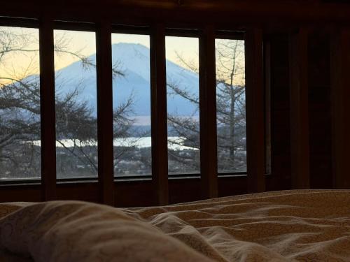 Large dogs OK BBQ on the balcony BBQ 6 people workspace 20 minutes to Yamanakako IC