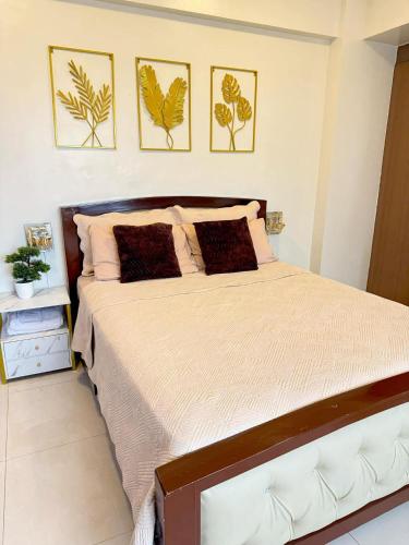 Chic Unit with Balcony - Free wifi & netflix across Naia Terminal 3 Airport, Манила