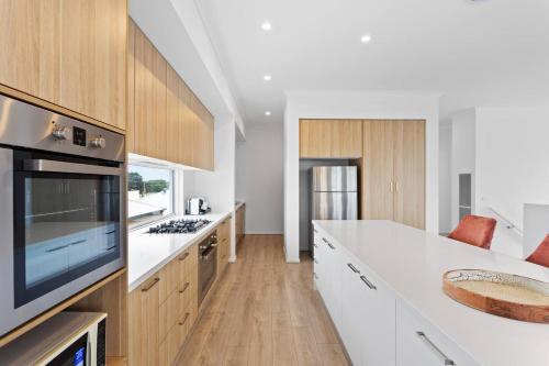 Kitchen, Norling Haven - Group Getaways near the Foreshore in San Remo