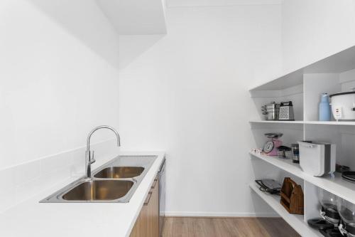 Kitchen, Norling Haven - Group Getaways near the Foreshore in San Remo