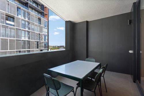 Zetland Base - Urban Comfort near Dining & Transport - image 8