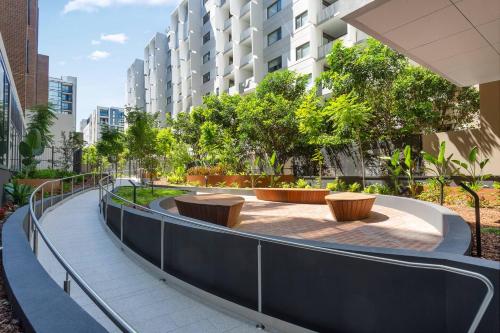 Garden, Zetland Base - Urban Comfort near Dining & Transport in Zetland