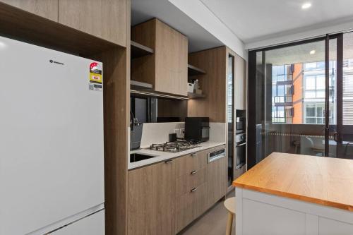 Kitchen, Zetland Base - Urban Comfort near Dining & Transport in Zetland