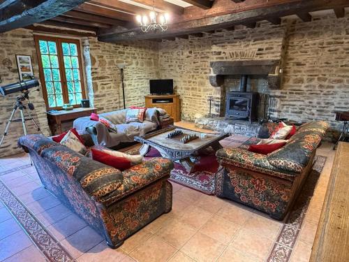 Luxury rural farmhouse retreat ideal for families with a jacuzzi hot tub in Beauchêne