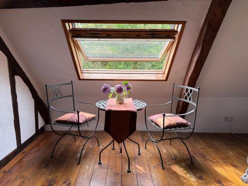 Luxury rural farmhouse retreat ideal for families with a jacuzzi hot tub in Beauchêne