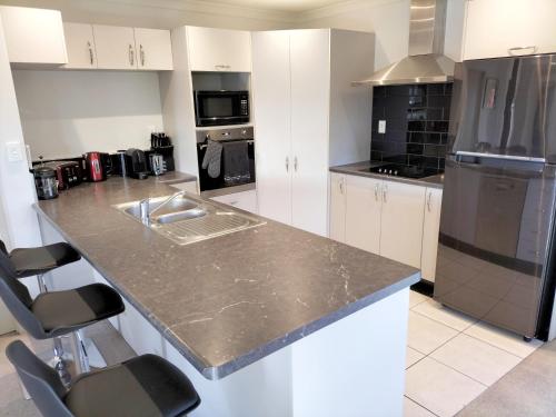 Two Totara Townhouse One Bedroom Executive Townhouse in 布倫亨市中心