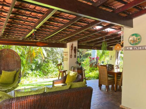 Einrichtungen, La Mancha - luxurious Mediterranean styled home in Southbroom
