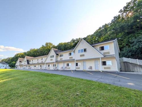 The Falls Motel - 2 Mi to The Falls Motel - 2 Mi to